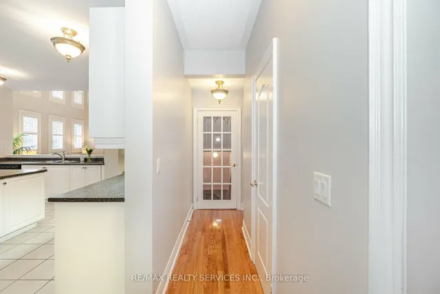 Additional image 9 of 32 Radial St