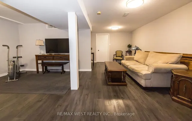 Additional image 32 of 7110 Codlin Ave