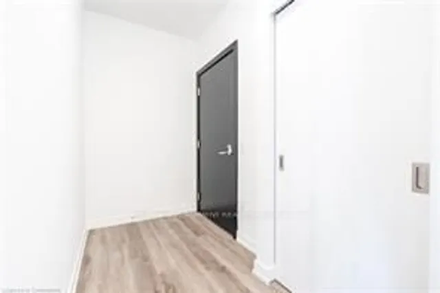 Additional image 5 of 15 Wellington St Unit 1102