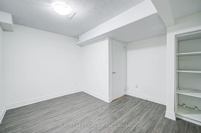 Additional image 24 of 102 Mossbrook Cres