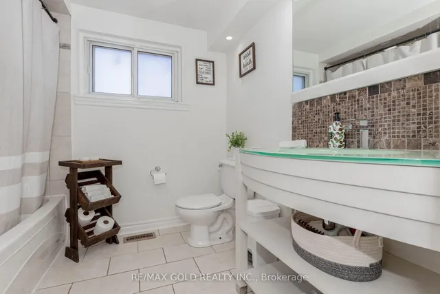 Additional image 29 of 37 Brookdale Cres