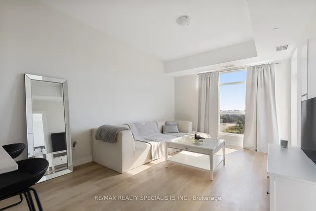 Additional image 3 of 600 North Service Rd Unit 619