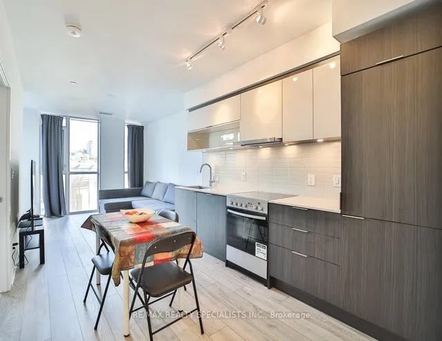 Additional image 4 of 159 WELLESLEY St Unit 404