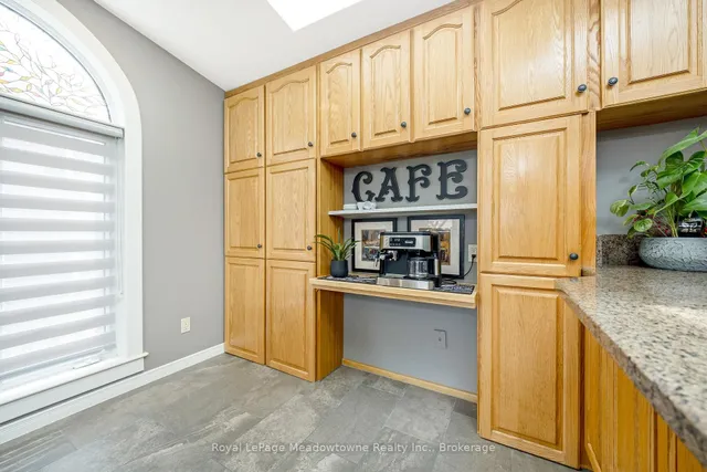 Additional image 20 of 738 Robertson Cres