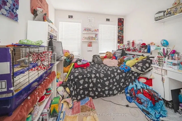 Additional image 27 of 127 Bleasdale Ave