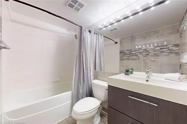 Additional image 19 of 219 Fort York Blvd