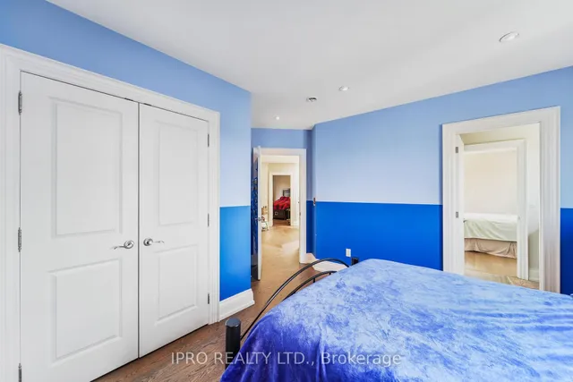 Additional image 30 of 55 Yorkdale Cres