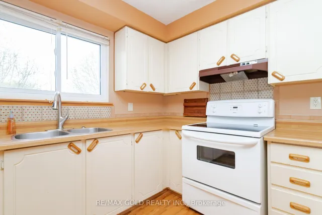 Additional image 11 of 76 Mayfair Cres