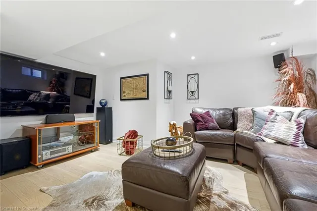 Additional image 33 of 6 Tweedsmuir Ave