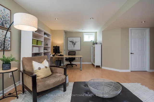 Additional image 32 of 694 Rayner Crt