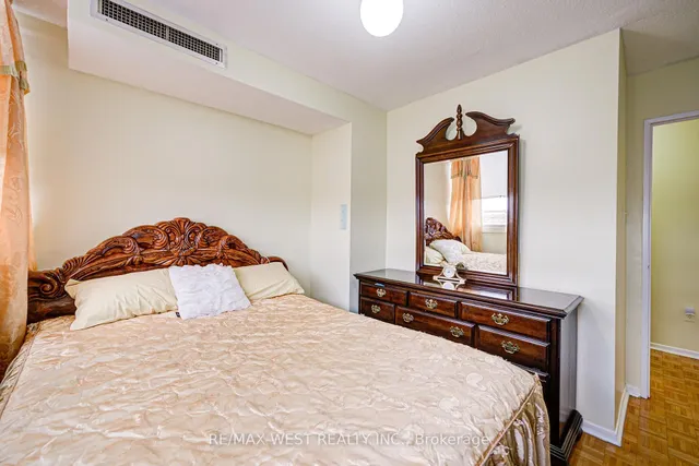 Additional image 24 of 150 Neptune Dr Unit 906