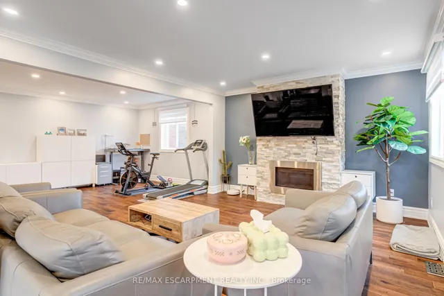 Additional image 24 of 7 Magenta Crt