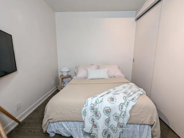 Additional image 11 of 39 Brant St Unit 816