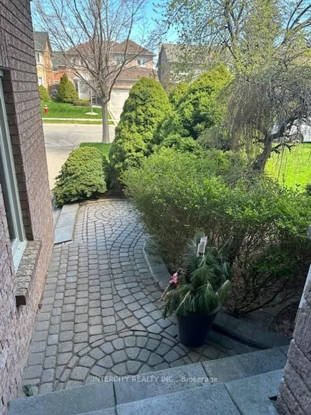 Additional image 3 of 3 Himalaya St