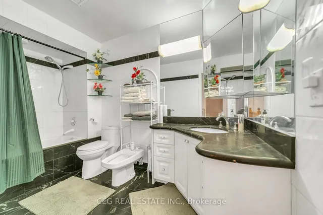 Additional image 14 of 204 FAIRGLEN Ave