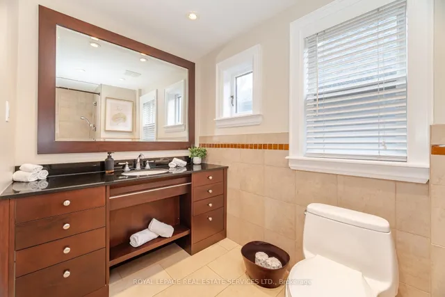 Additional image 16 of 33 Willingdon Blvd