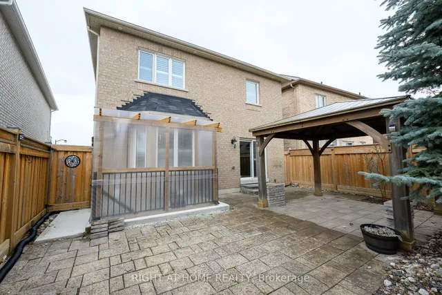 Additional image 44 of 1445 Laurier Ave