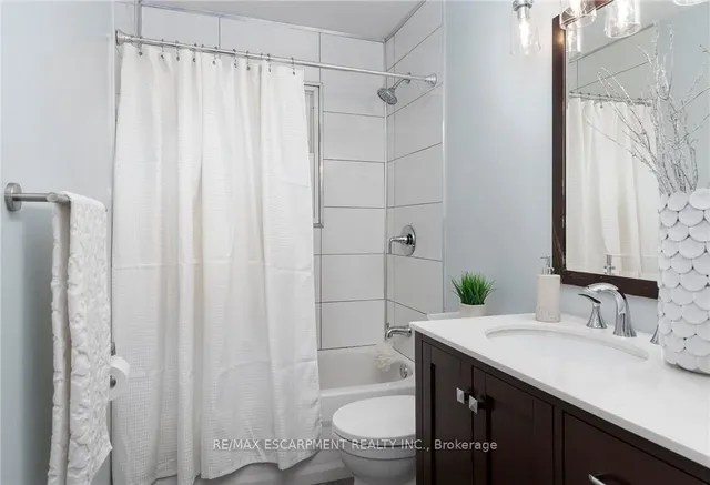 Additional image 14 of 63 Seneca Ave