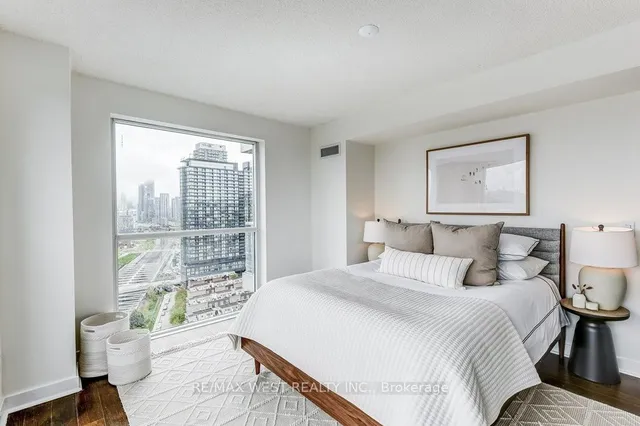 Additional image 16 of 80 Western Battery Rd Unit 2206