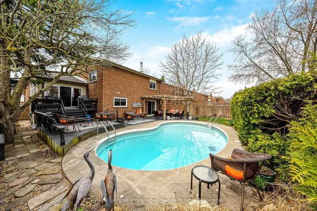 Additional image 42 of 738 Robertson Cres