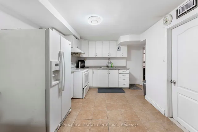 Additional image 41 of 44 Abelard Ave