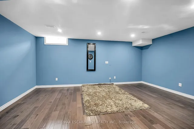 Additional image 40 of 8 Charleswood Cres