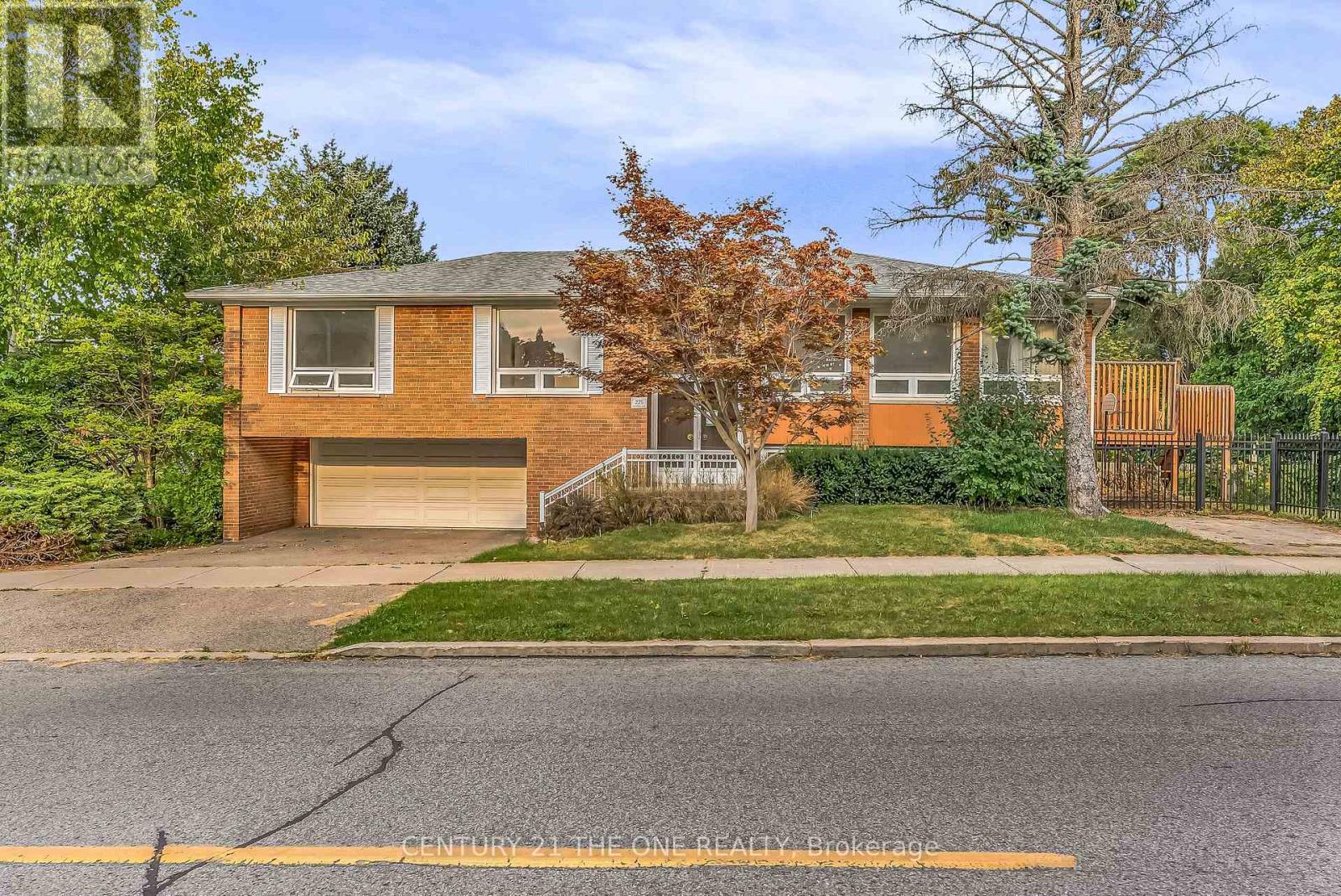 225 MAXOME AVENUE|Toronto (Newtonbrook East), Ontario M2M3L3