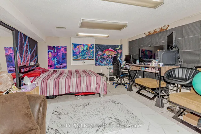 Additional image 44 of 382 Harrowsmith Dr