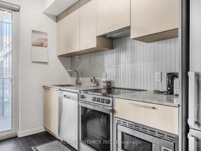 Additional image 4 of 4208 Dundas St Unit 423