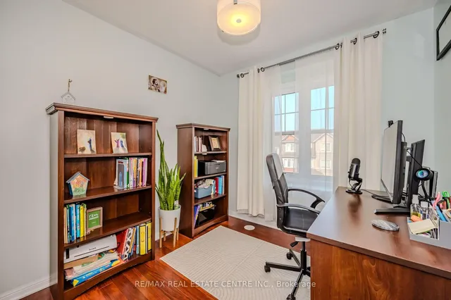 Additional image 21 of 47 Vanhorne Clse