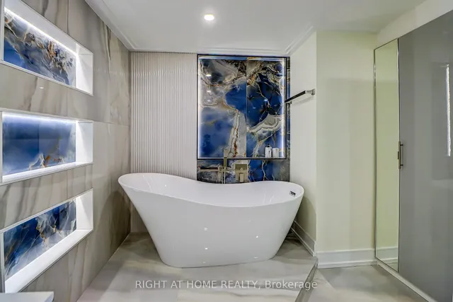 Additional image 35 of 130 Carlton St Unit 1207