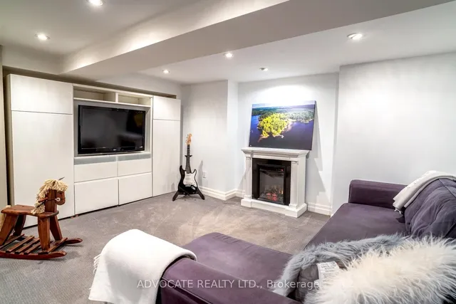 Additional image 36 of 49 Melrose Ave