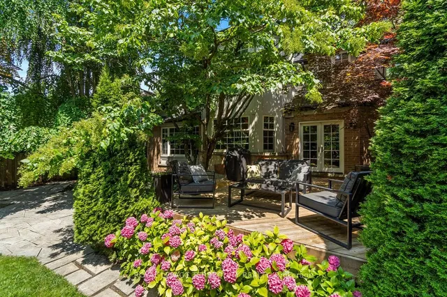 Additional image 2 of 33 Queen Marys Dr