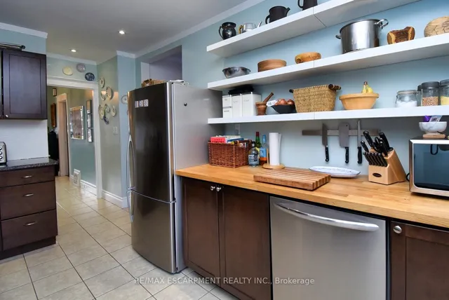 Additional image 18 of 45 Maplewood Ave