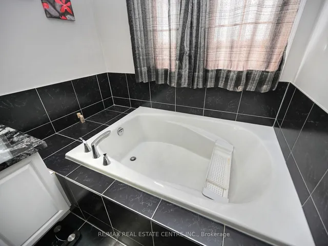 Additional image 40 of 53 Dufay Rd