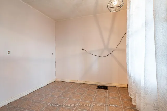 Additional image 6 of 102 NEWLANDS Ave