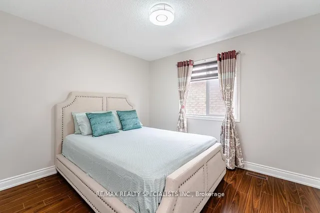 Additional image 32 of 8 Upshall Dr