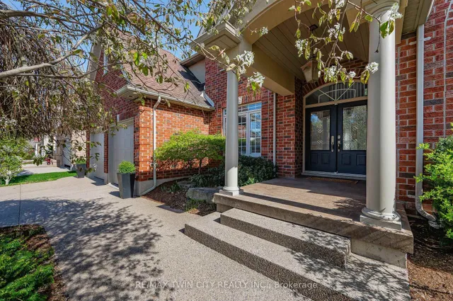 Additional image 6 of 533 Falconridge Cres