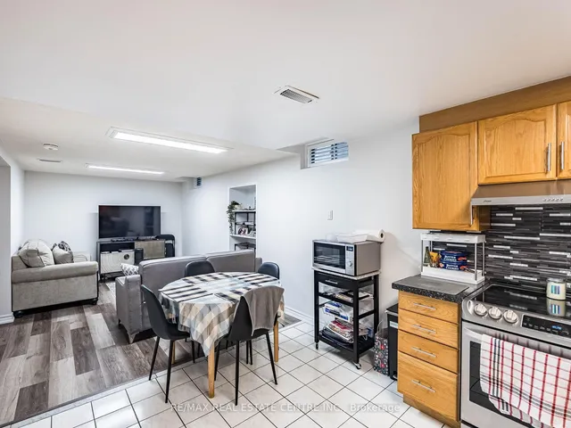 Additional image 37 of 4 Lord Simcoe Dr