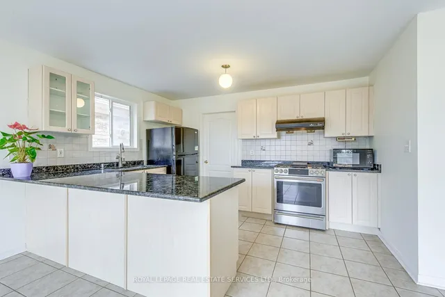 Additional image 12 of 1652 Allan Cres