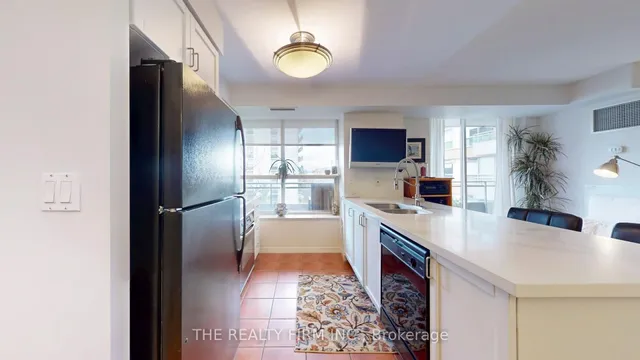 Additional image 18 of 245 Davisville Ave Unit 517