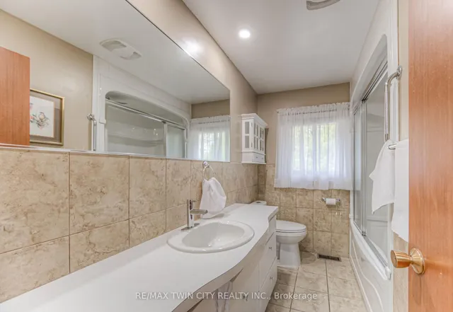 Additional image 15 of 590 Manchester Rd