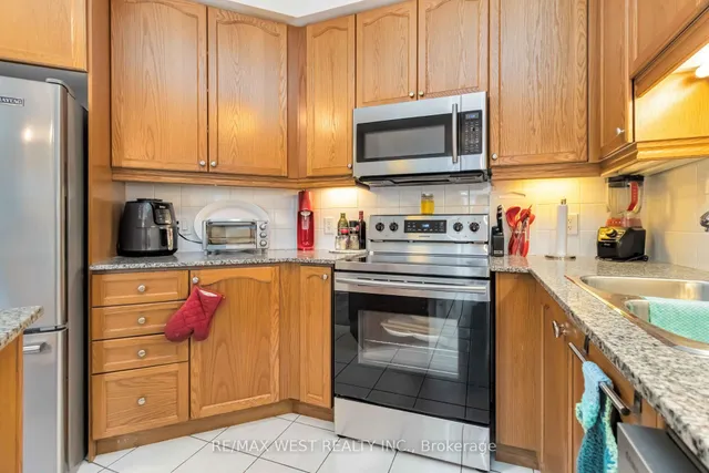 Additional image 17 of 80 Absolute Ave Unit 406