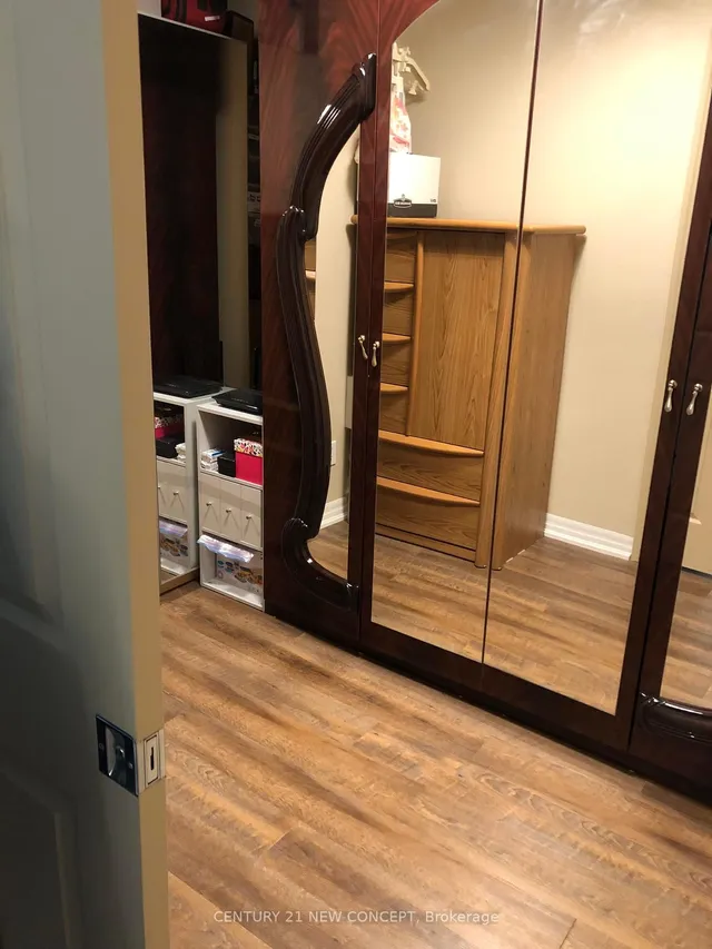 Additional image 8 of 16 Yonge St Unit 1310