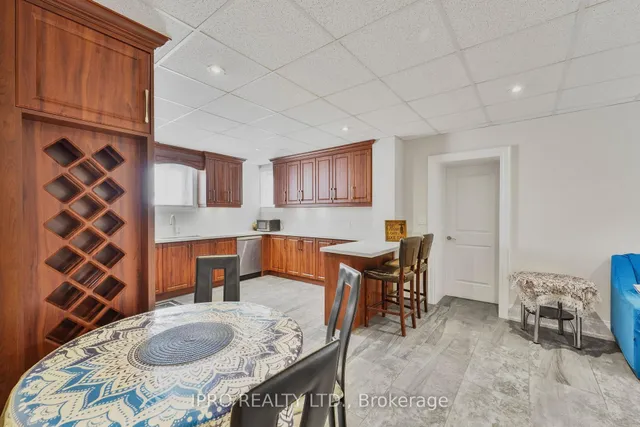 Additional image 47 of 55 Yorkdale Cres