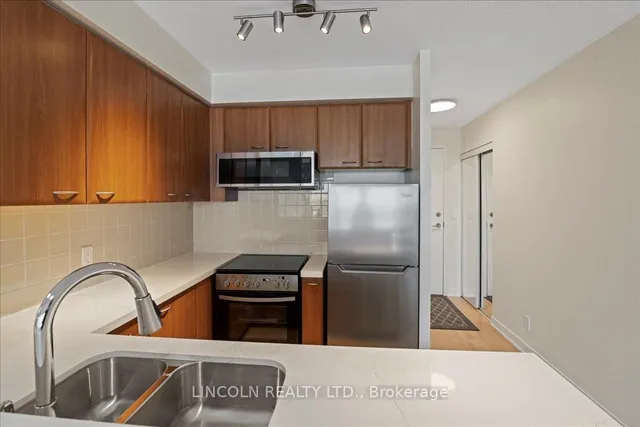 Additional image 15 of 36 Lee Centre Dr Unit 815