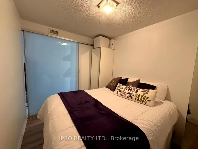 Additional image 14 of 400 Adelaide St Unit 801