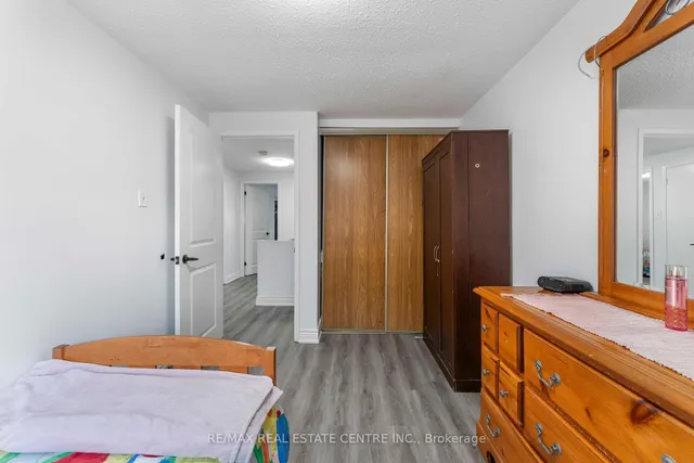 Additional image 24 of 44 Abelard Ave