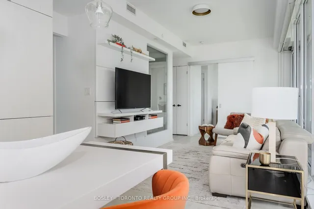 Additional image 16 of 197 Yonge St Unit 3909