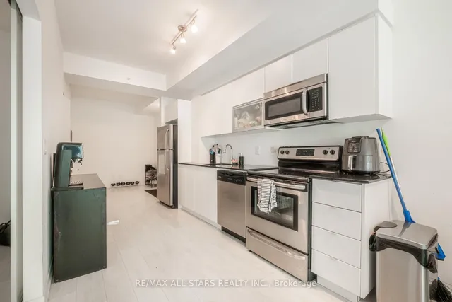 Additional image 6 of 150 East Liberty St Unit 605